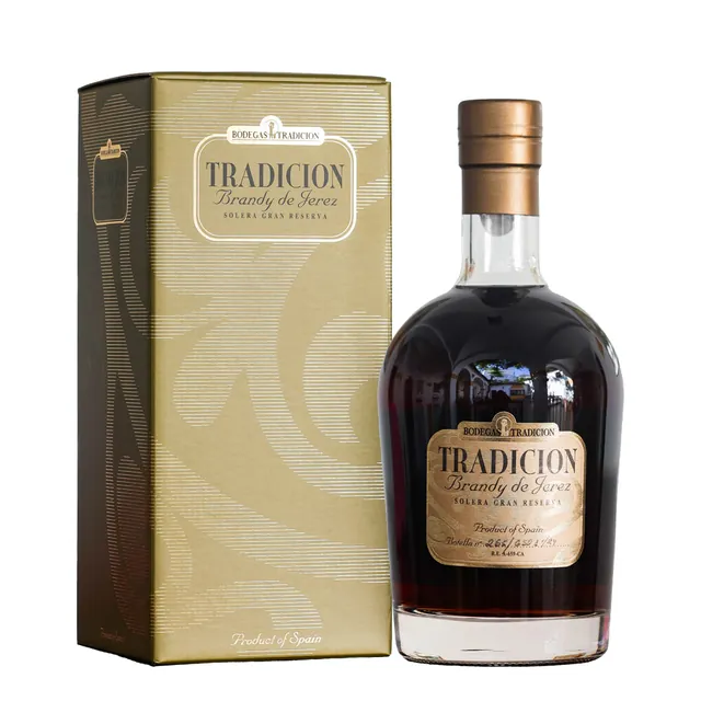 Brandy Tradición s dárkovým balením.